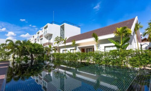 Lynnaya Urban River Resort